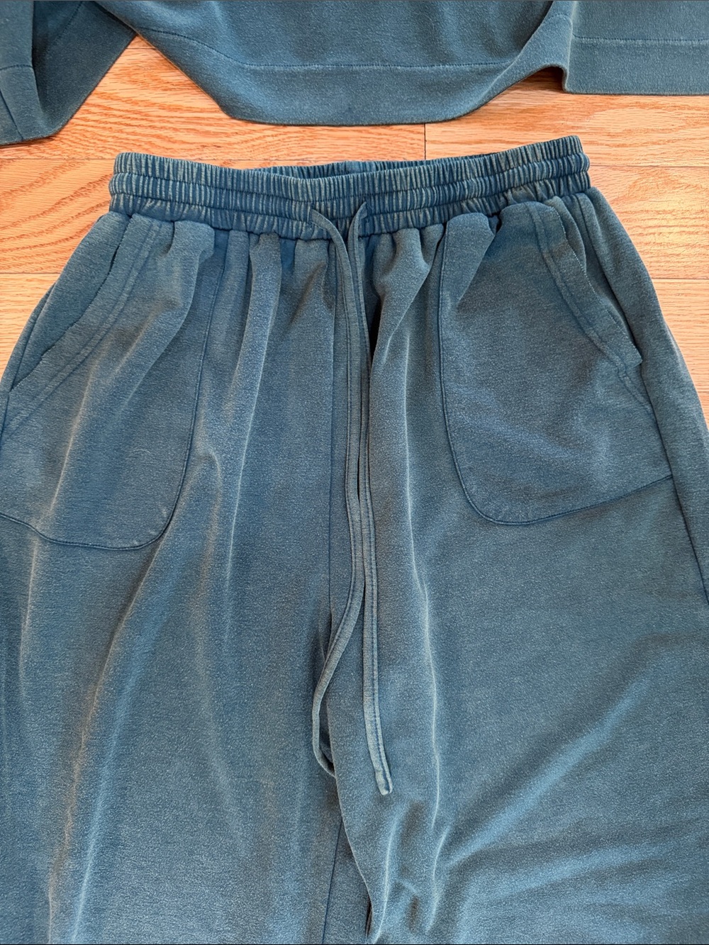 Easle Pants/ Top Set- Size M - Picture 2 of 7